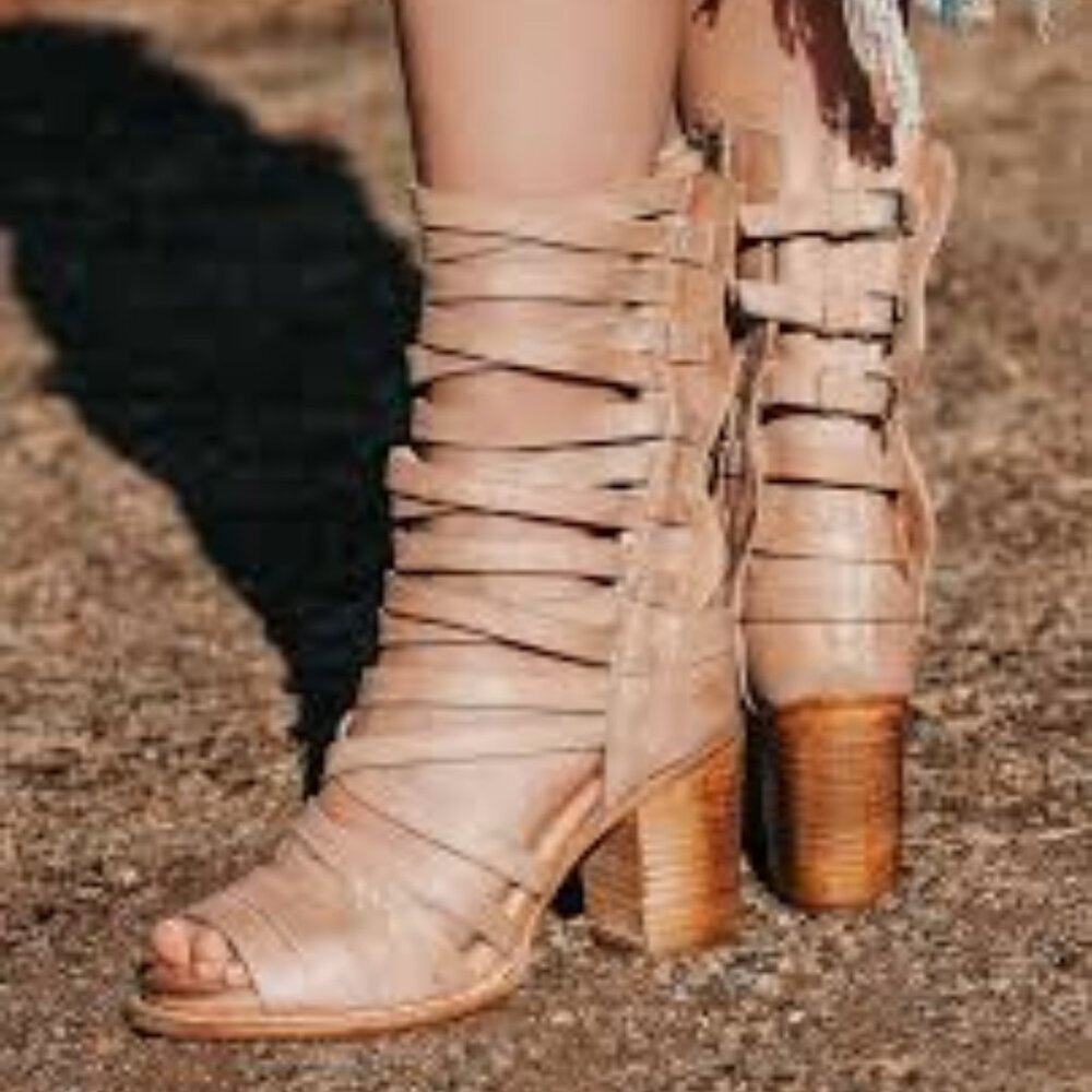 Never worn! | Freebird Makayla Sandals | Blush | size 7